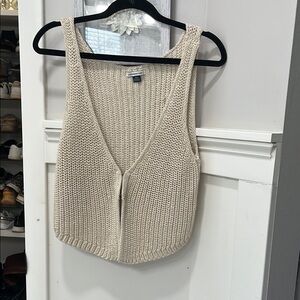 American Eagle Cream Knit Sleeveless Cardigan